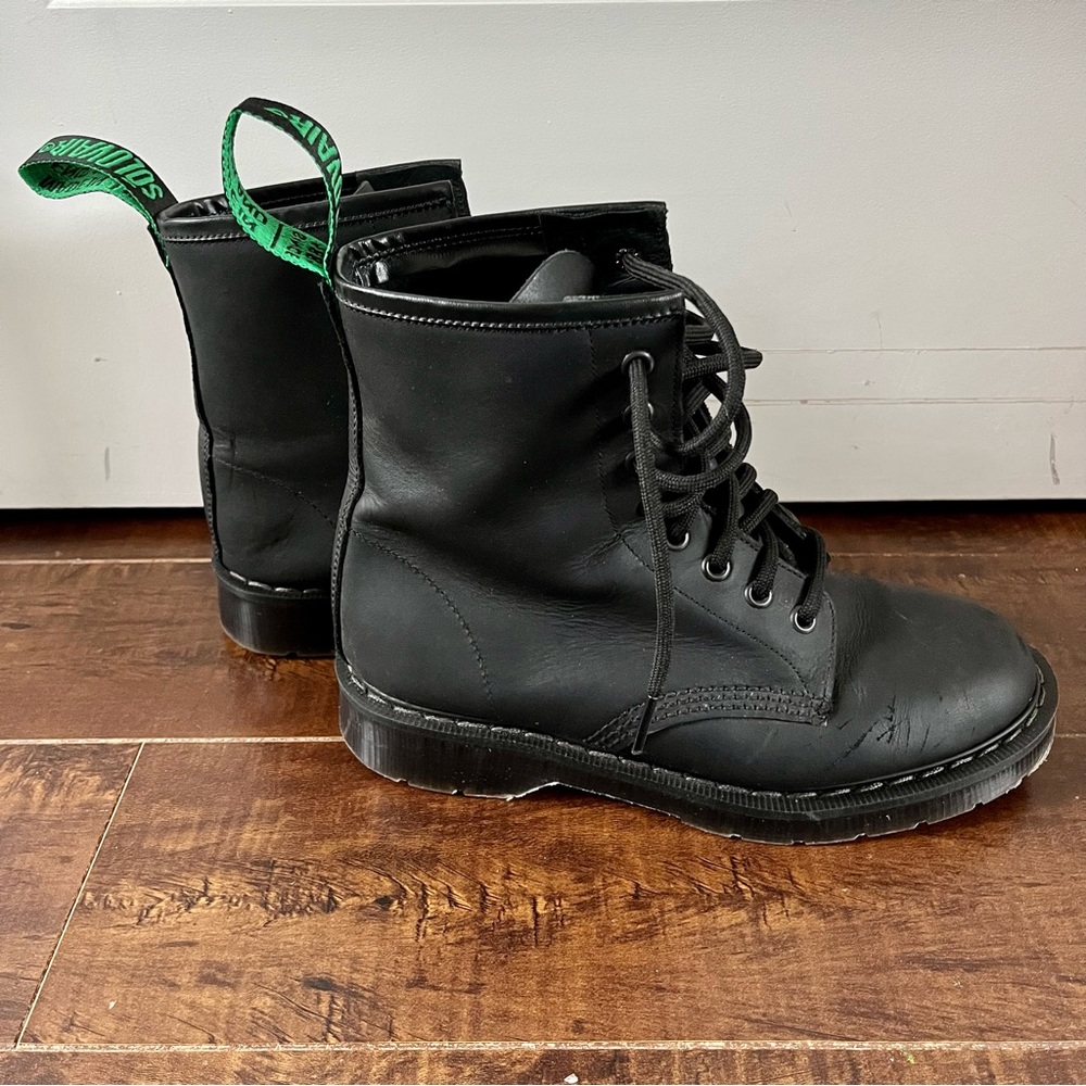 Solovair Black Greasy 8 Eye Derby Boot